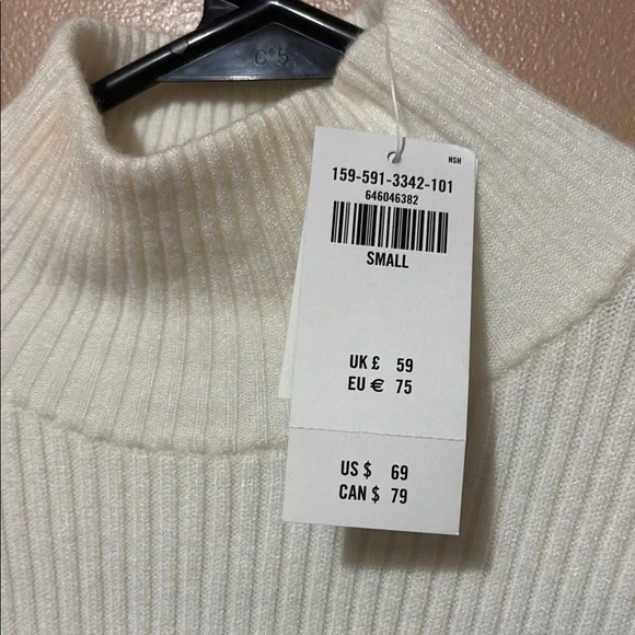 Elegant White Ribbed Knit Dress - Picture 2 of 5